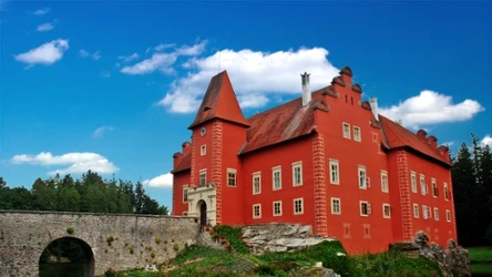 Czeskie zamki znane są w całej Europie i nie tylko. Jednym z najbardziej znanych jest Červená Lhota. 