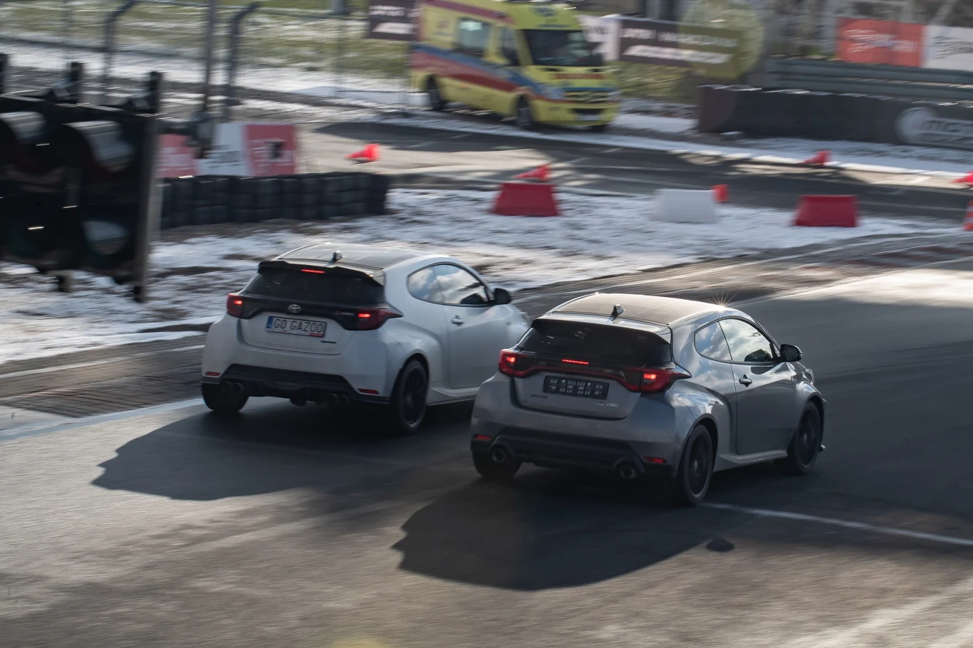 Wiatr i mróz nie zatrzymały kierowców. Sportowe Toyoty opanowały podwarszawski obiekt / Fot. Toyota Gazoo Racing Polska