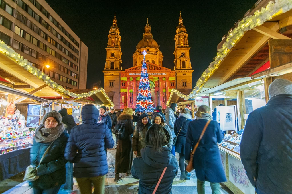 W grudniu, rozświetlony świątecznymi lampkami Budapeszt wygląda szczególnie spektakularnie 