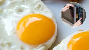 Jajko sadzone z mikrofalówki zawsze się udaje. Smakiem na głowę bije to z patelni