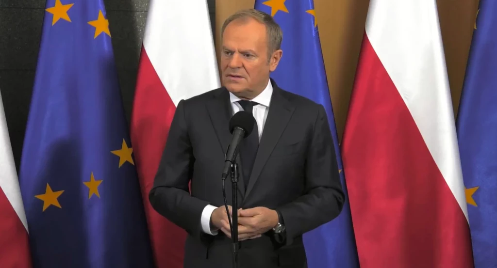 Premier Donald Tusk przed wylotem do Szwecji