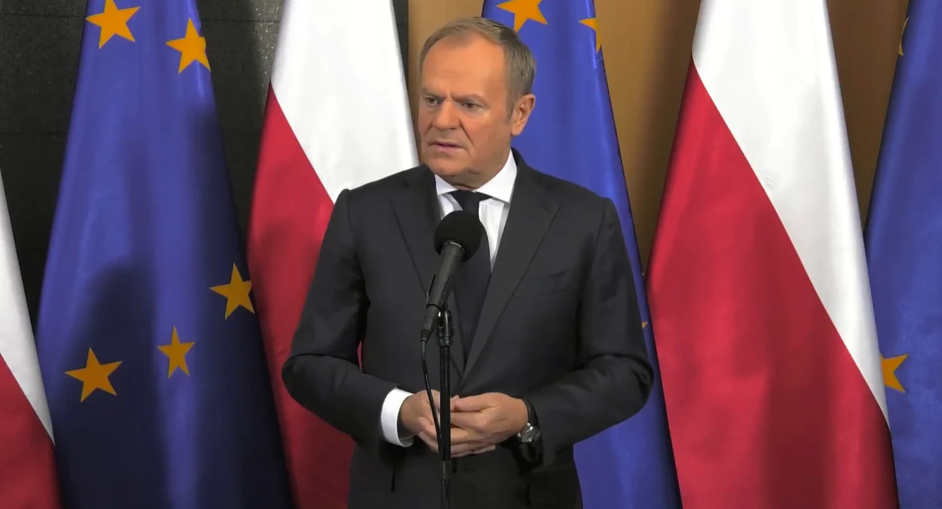 Premier Donald Tusk przed wylotem do Szwecji Premier Donald Tusk przed wylotem do Szwecji