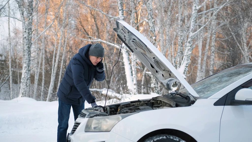 Dlaczego auto nie odpala na mrozie? Przedstawiamy najczęstsze przyczyny. 