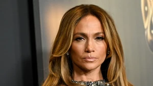 Jennifer Lopez śmiało eksponuje nogi w mini. 55-latka zdumiewa