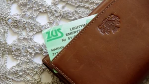Legitymacja emeryta: kiedy warto mieć ją przy sobie?