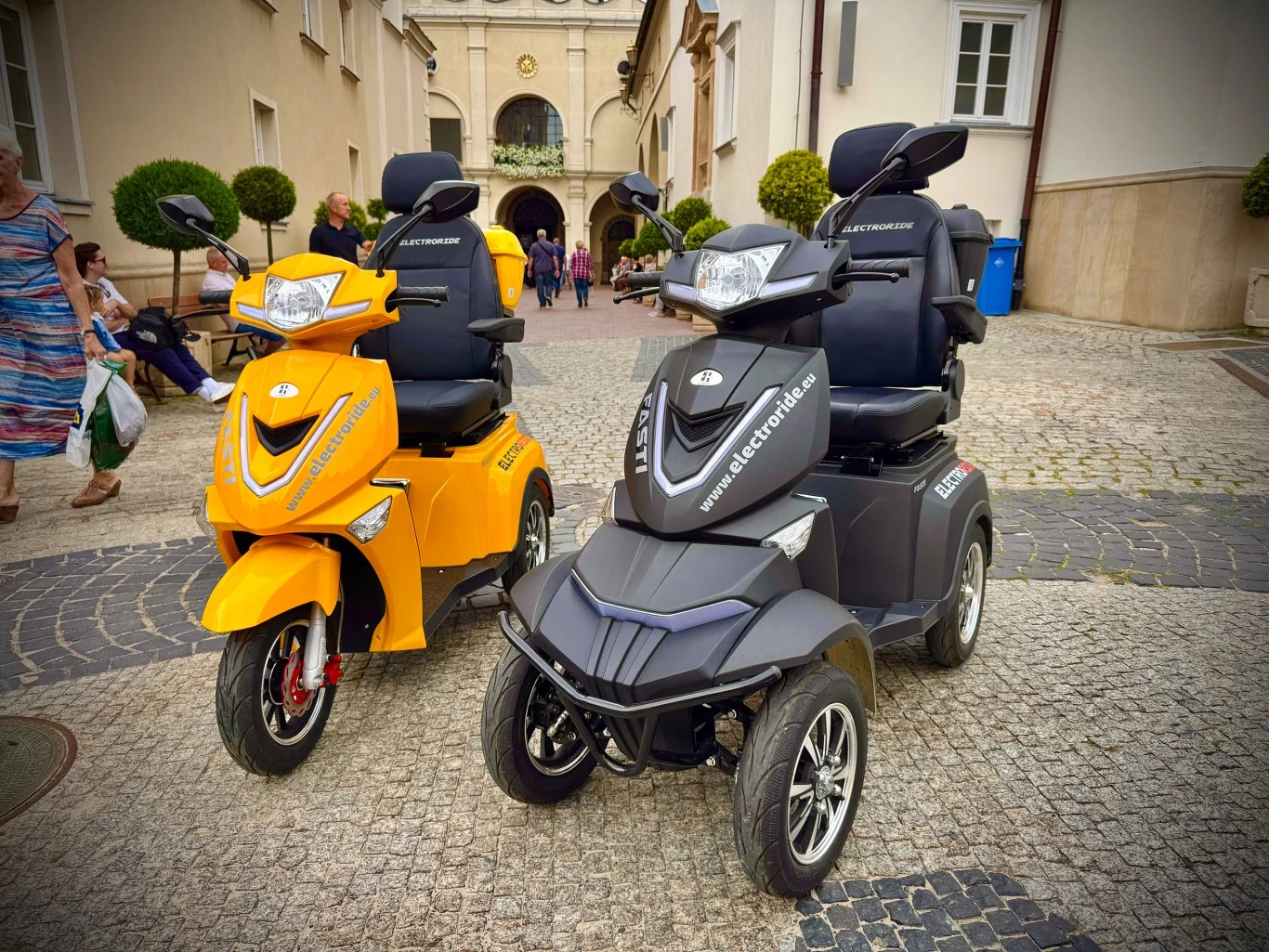 Pojazdy elektryczne dostarczone na Jasną Górę Pojazdy elektryczne dostarczone na Jasną Górę