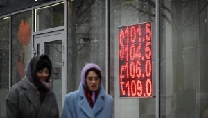 Rubel szoruje po dnie. Kurs sięgnął poziomu najniższego od początku wojny. Zdj. ilustracyjne