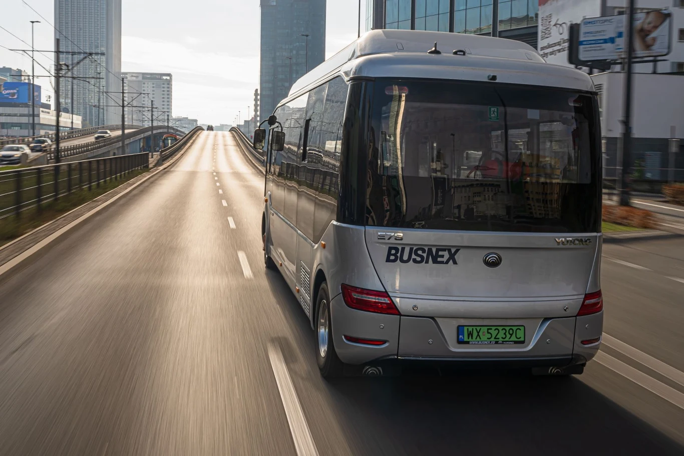 Yutong E7S dzięki akumulatorowi o pojemności 134 kWh może przejechać do 200 km na jednym ładowaniu. Yutong E7S dzięki akumulatorowi o pojemności 134 kWh może przejechać do 200 km na jednym ładowaniu.