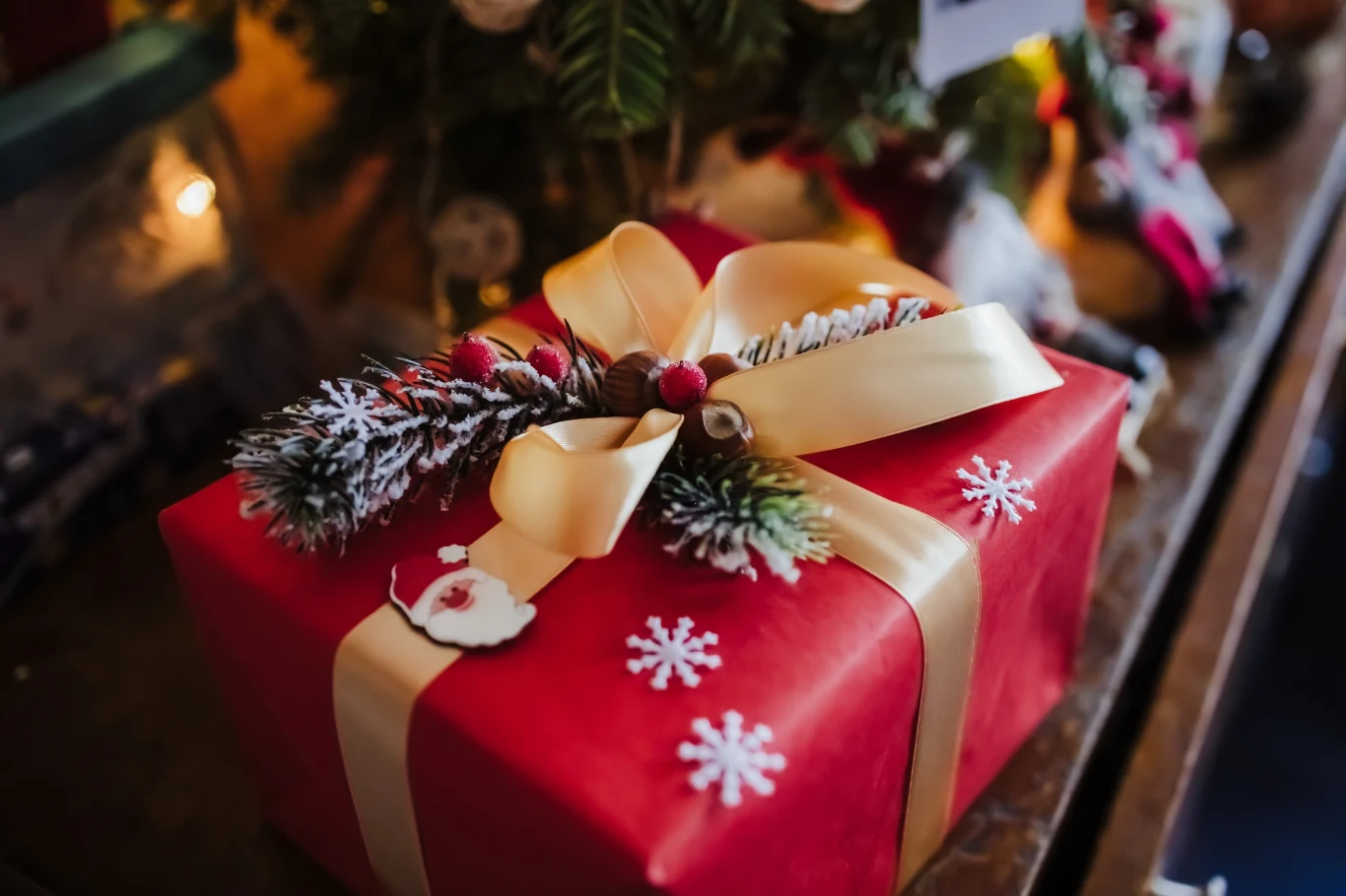 Jak ładnie spakować prezenty świąteczne? Bliscy będą zachwyceni Jak ładnie spakować prezenty świąteczne? Bliscy będą zachwyceni