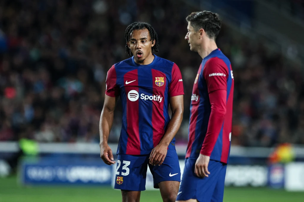 Jules Kounde i Robert Lewandowski Jules Kounde i Robert Lewandowski