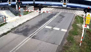 Zderzenie pociągu PKP z ciężarówką. Upubliczniono nagranie z monitoringu