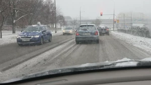 Jeździsz w ten sposób zimą? To proszenie się o kosztowne kłopoty