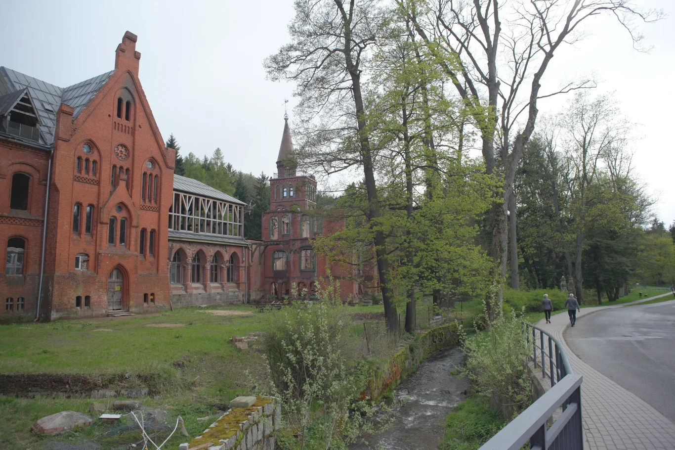 Sokołowsko niegdyś było eleganckim i popularnym kurortem, które odwiedzali kuracjusze z różnych zakątków świata. Jak dzisiaj ma się ta malownicza wieś? Sokołowsko niegdyś było eleganckim i popularnym kurortem, które odwiedzali kuracjusze z różnych zakątków świata. Jak dzisiaj ma się ta malownicza wieś?