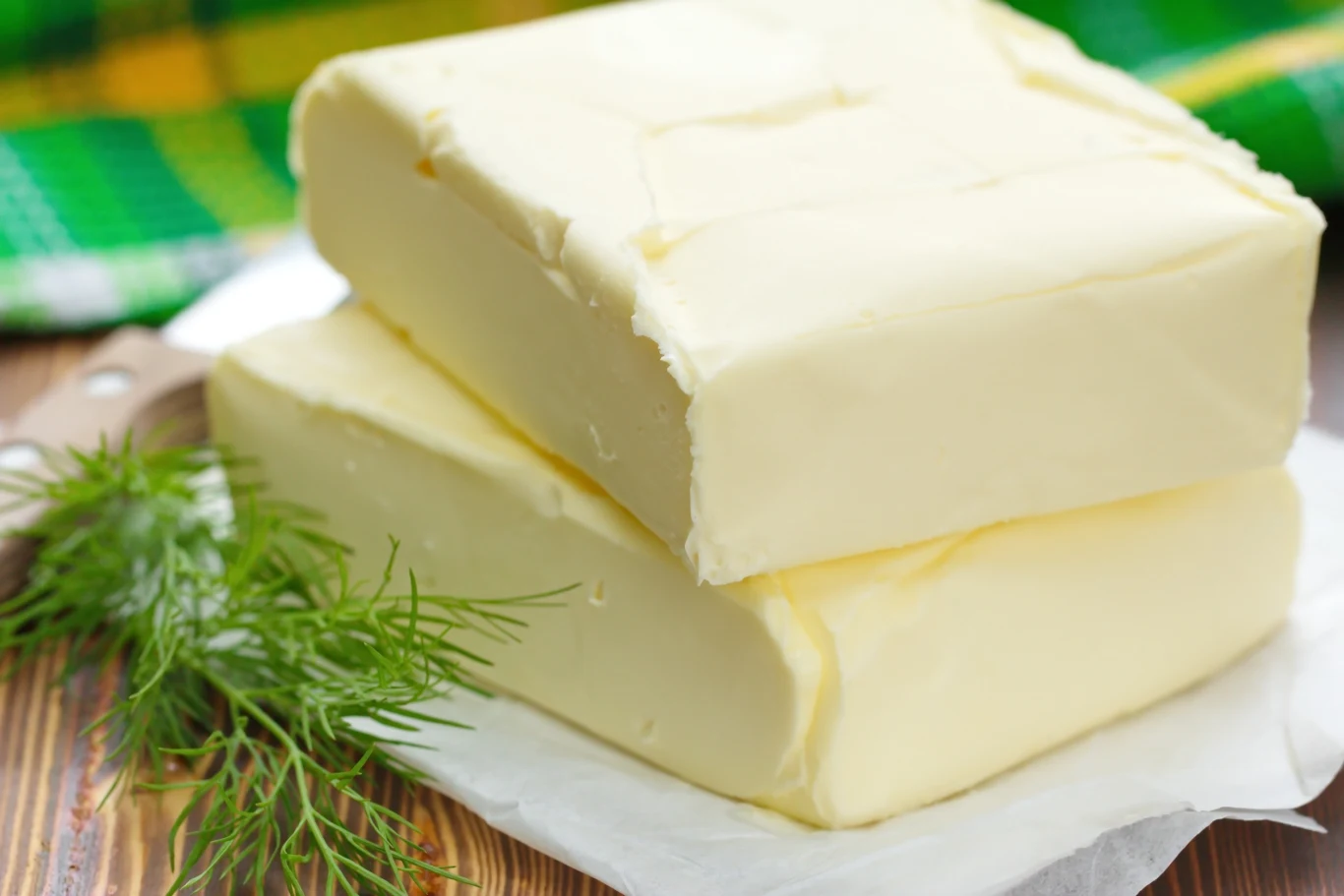 Cena masła już od kilku lat drożeje. W sklepach może wynieść nawet do 10 zł za 200 gramów Cena masła już od kilku lat drożeje. W sklepach może wynieść nawet do 10 zł za 200 gramów