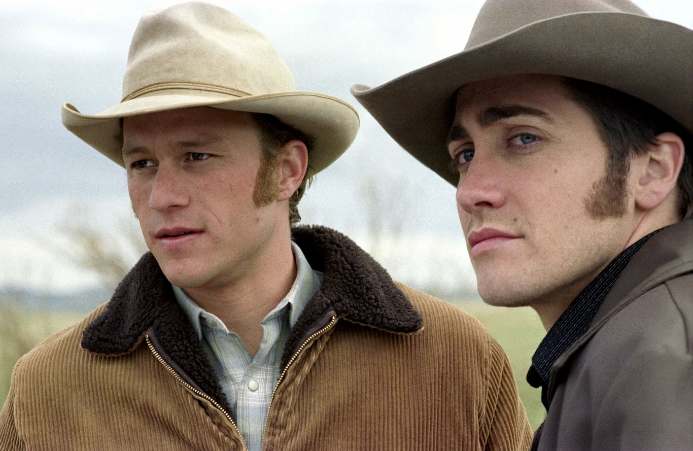 Heath Ledger i Jake Gyllenhaal w filmie "Tajemnica Brokeback Mountain"