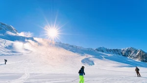 Nie trzeba jechać daleko, by przyjemnie spędzić czas na nartach i snowboardzie. W Polsce działa wiele stacji narciarskich.