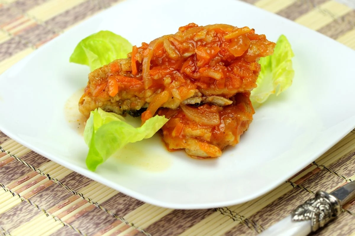 Chude mięso miruny idealnie komponuje się z duszonymi warzywami Chude mięso miruny idealnie komponuje się z duszonymi warzywami