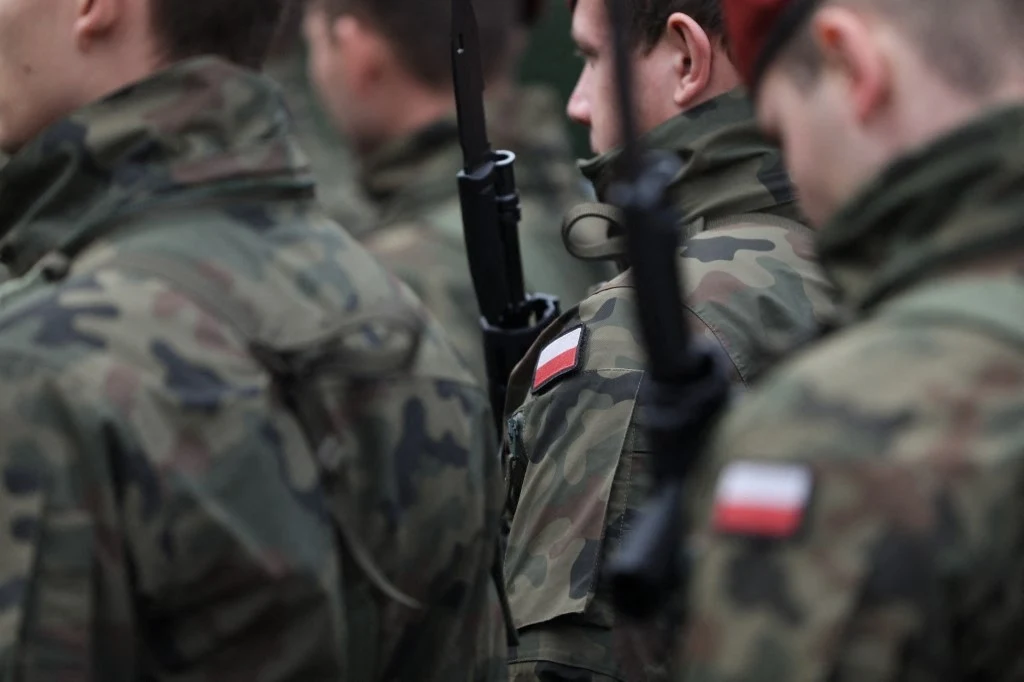 Incydent podczas zajęć strzeleckich. Pocisk uszkodził okno, zdj. ilustracyjne article cover