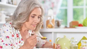 Seniorzy powinni jeść garść dziennie. Zapobiegają anemii i spowolniają proces starzenia