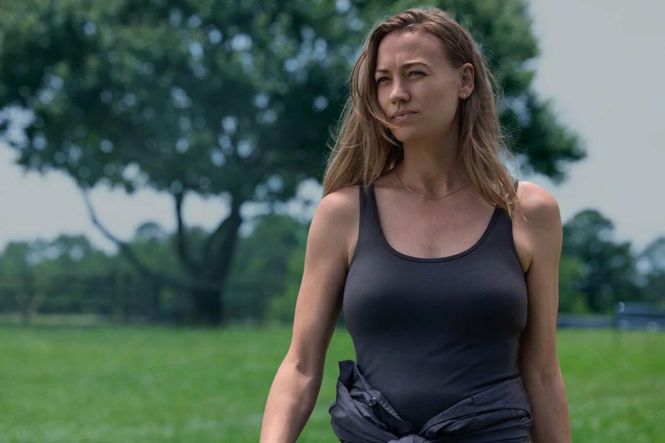 Yvonne Strahovski w serialu "Teacup"