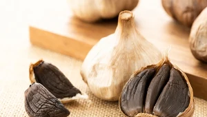Czarny czosnek zdrowszy od zwykłego? Sprawdź, jakie ma właściwości