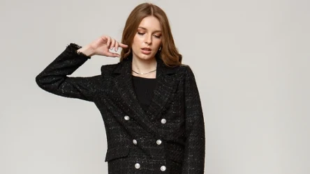 W sieciówkach pojawiła się niezwykle modna marynarka.