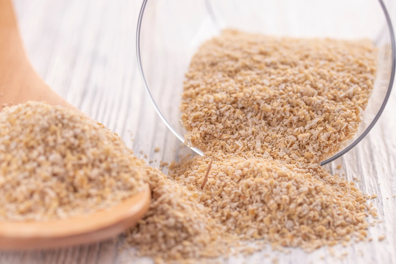 Otręby owsiane, dzięki wysokiej zawartości błonnika, zapewniają długotrwałe uczucie sytości po posiłku