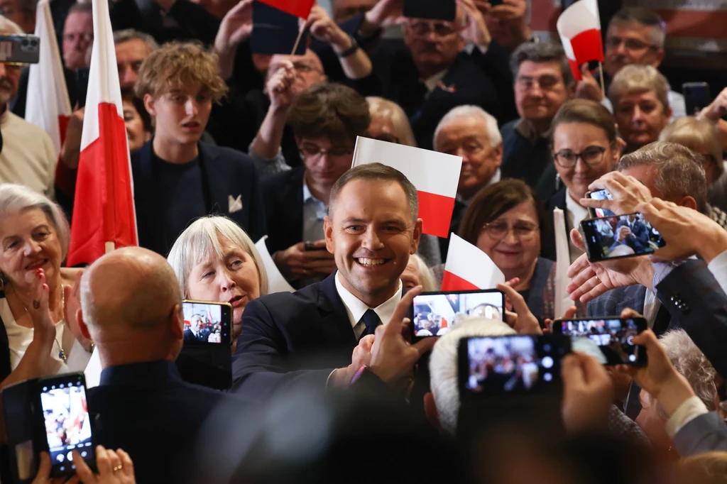 Karol Nawrocki, podczas prezentacji w roli kandydata na prezydenta w hali Sokół w Krakowie, 24.11.2024 Karol Nawrocki, podczas prezentacji w roli kandydata na prezydenta w hali Sokół w Krakowie, 24.11.2024