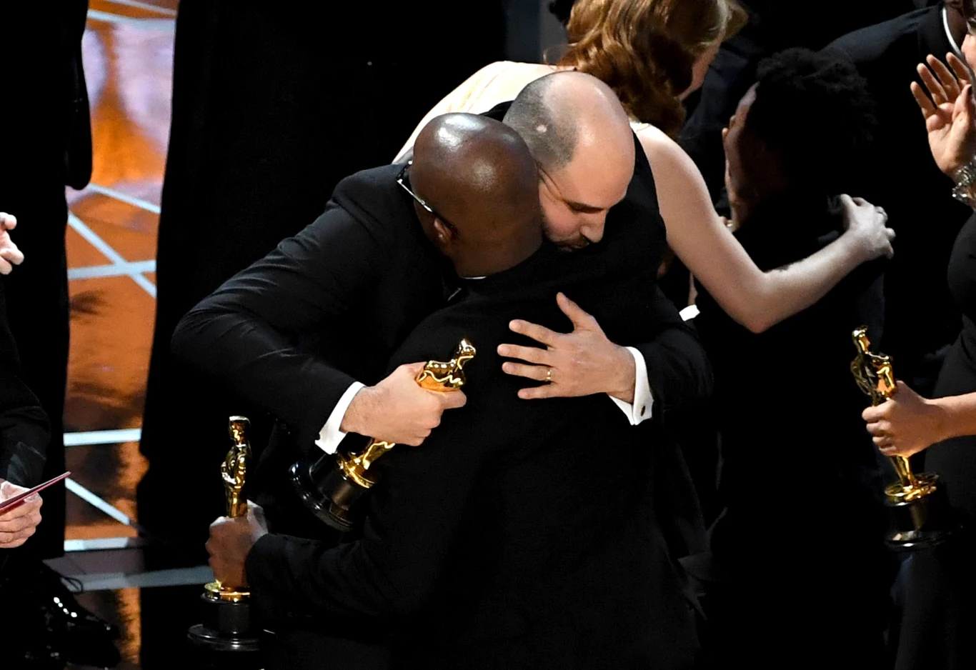 Jordan Horowitz i Barry Jenkins podczas 89. ceremonii rozdania Oscarów