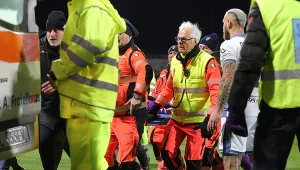 Edoardo Bove znoszony z boiska