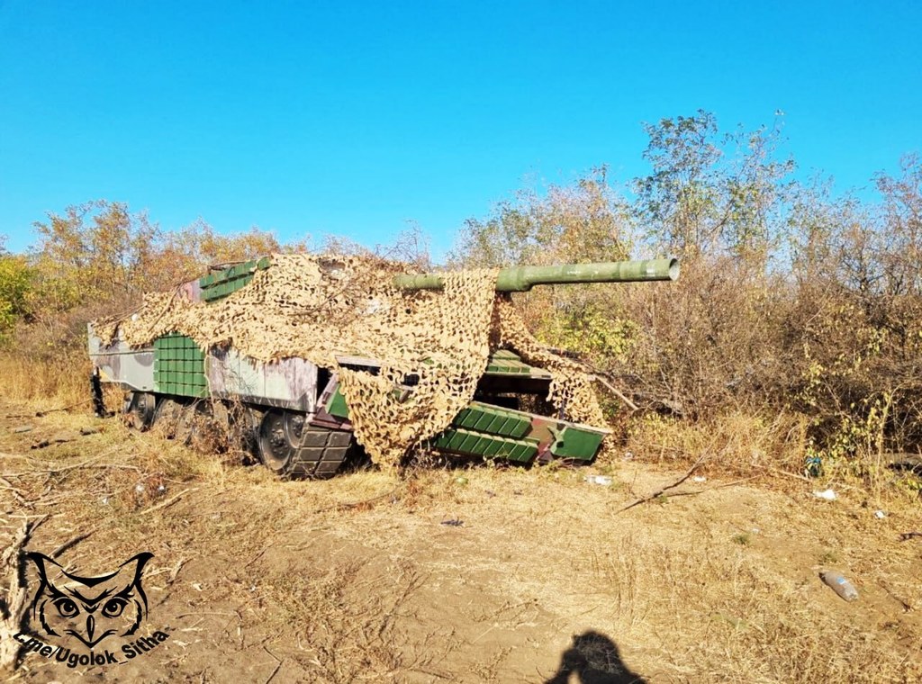 Z daleka trudno go odróżnić od prawdziwego Leoparda 2A4. To jednak tylko wysokiej jakości atrapa