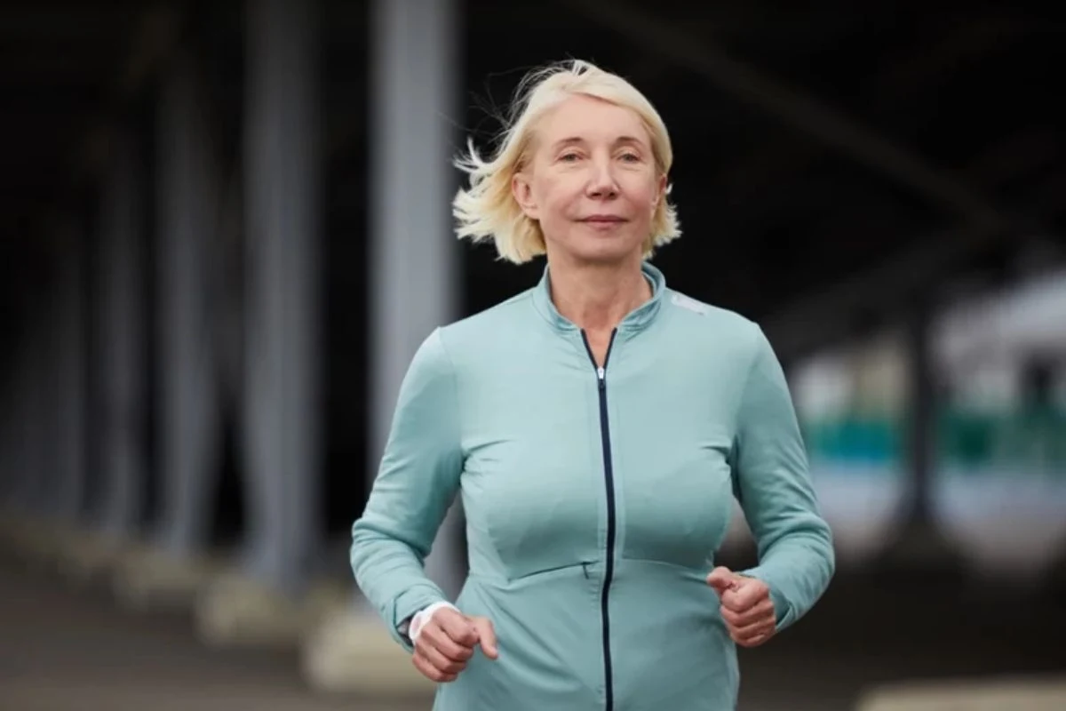 Race walking to więcej niż spacer. Ten trening spala kalorie i chroni stawy Prawidłowa technika w trakcie biegania minimalizuje ryzyko urazów kolan