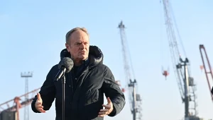 Donald Tusk w porcie w Gdańsku.