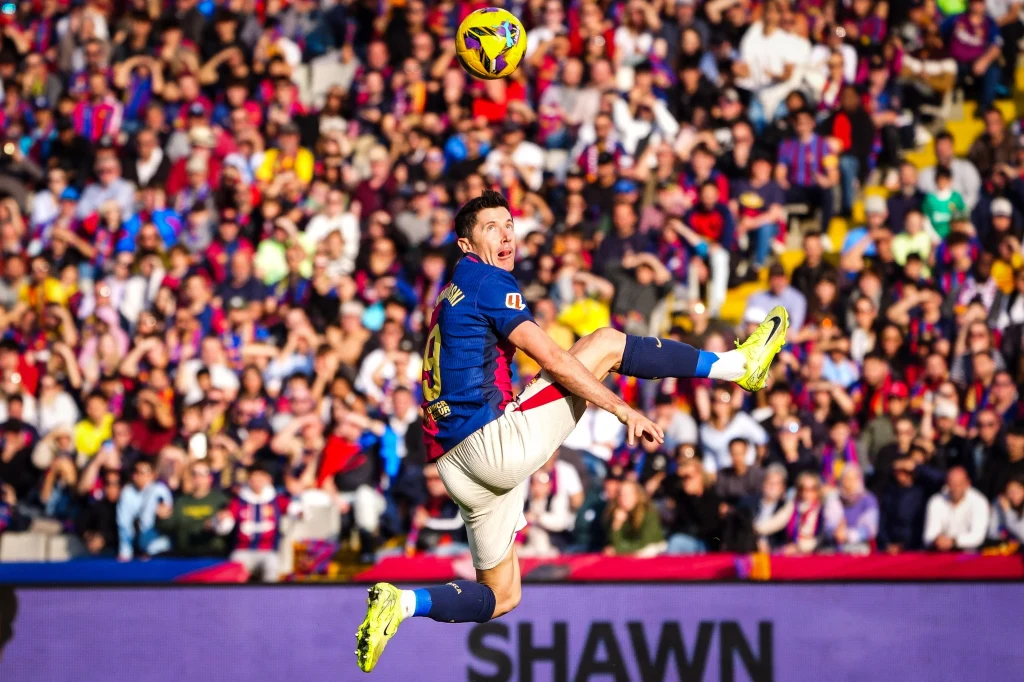 Robert Lewandowski (FC Barcelona) Robert Lewandowski (FC Barcelona)
