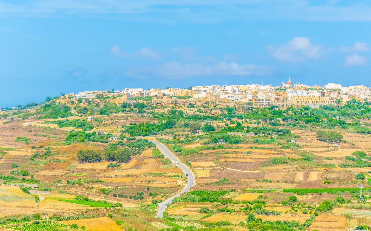 Widok na miasteczko Nadur na wyspie Gozo