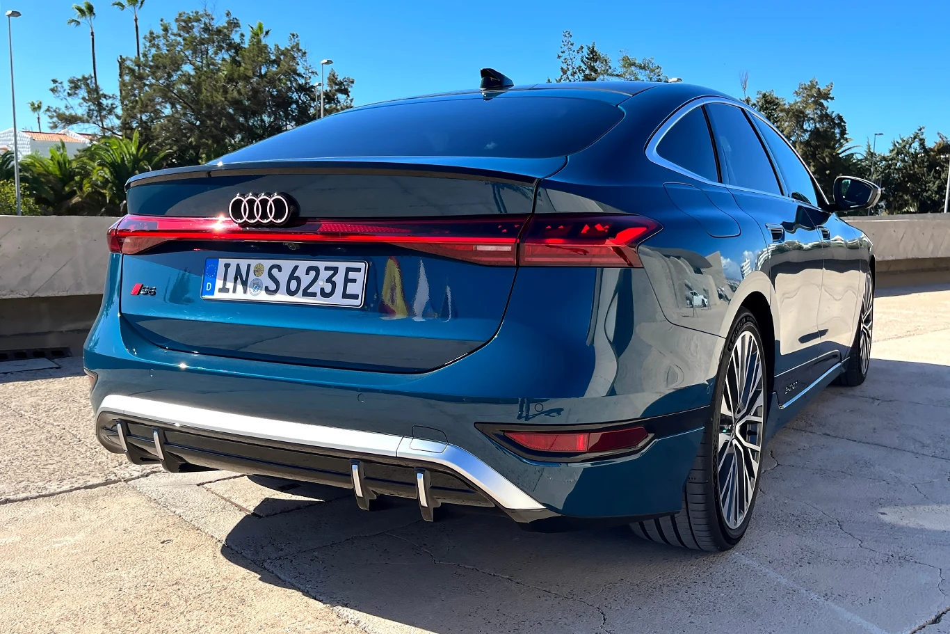 Czy elektryczne Audi A6 e-tron ma szansę zdobyć serca fanów spalinowego A6? 