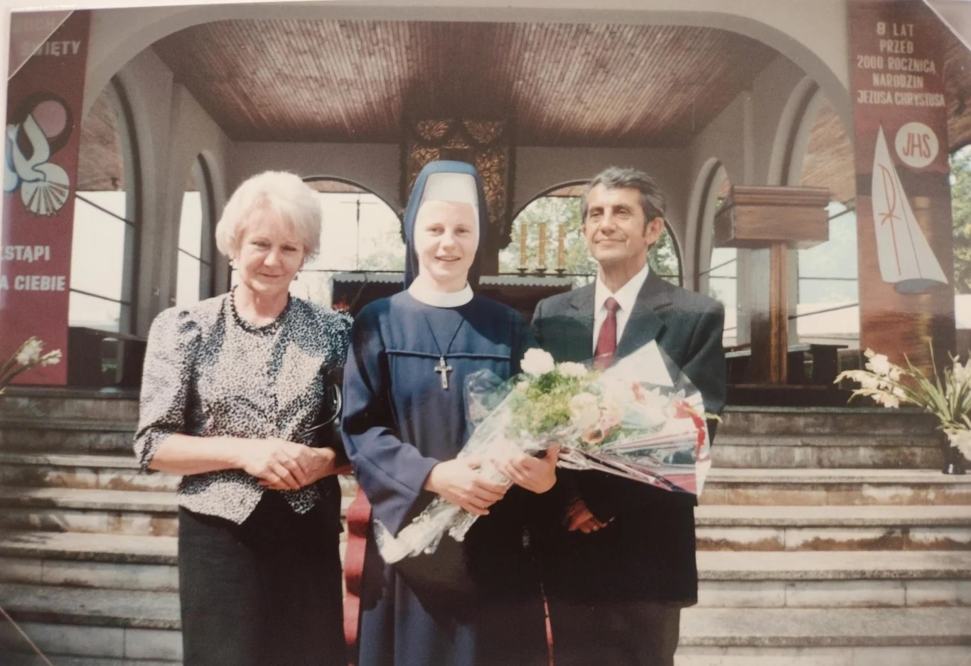 Maria Semczyszak-Hascakova (pierwsza od lewej) w czasie święceń swojej córki Marii (w środku) wraz z mężem Janem