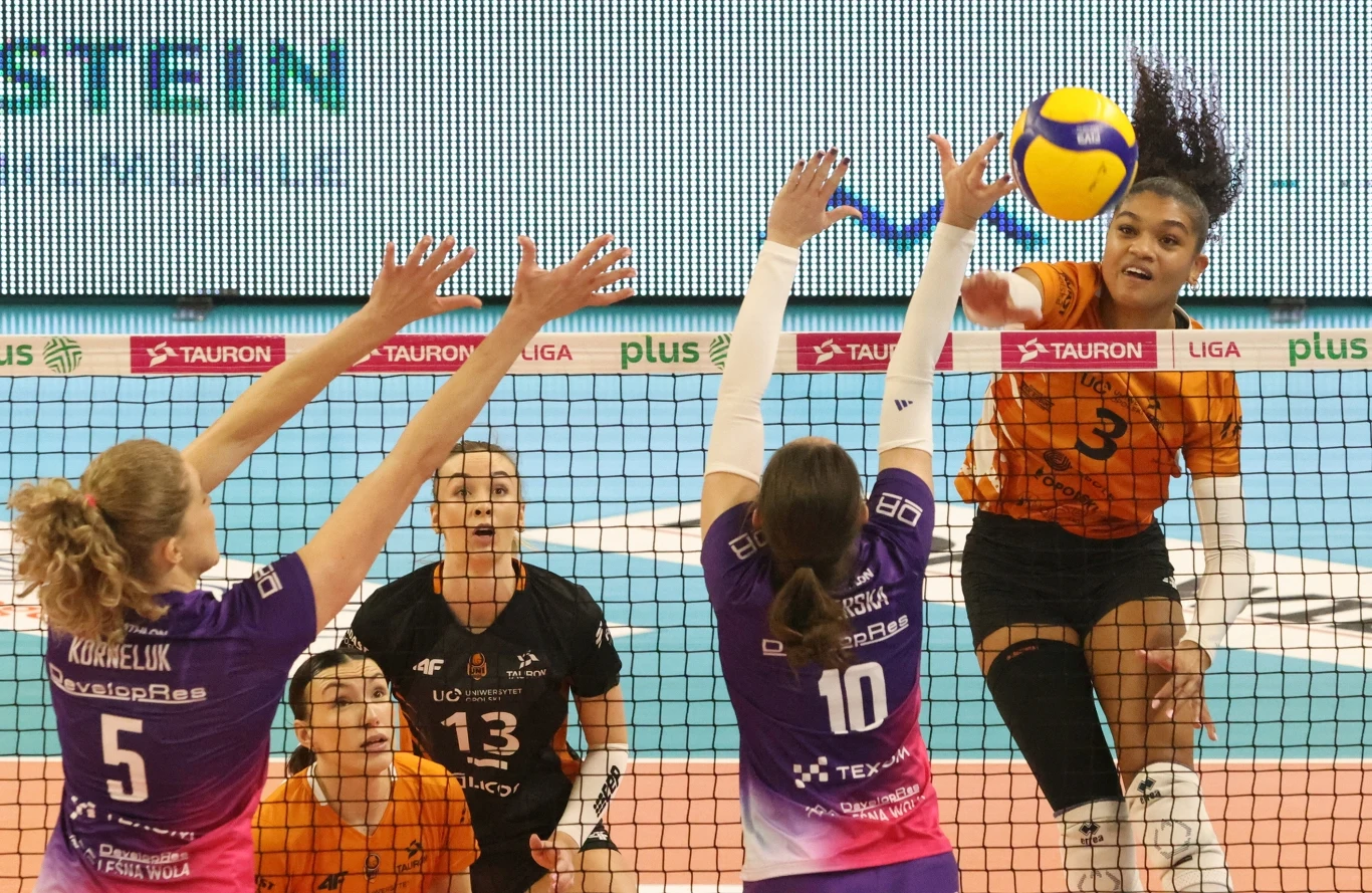 Elan McCall atakuje w czasie meczu z DevelopResem Rzeszów