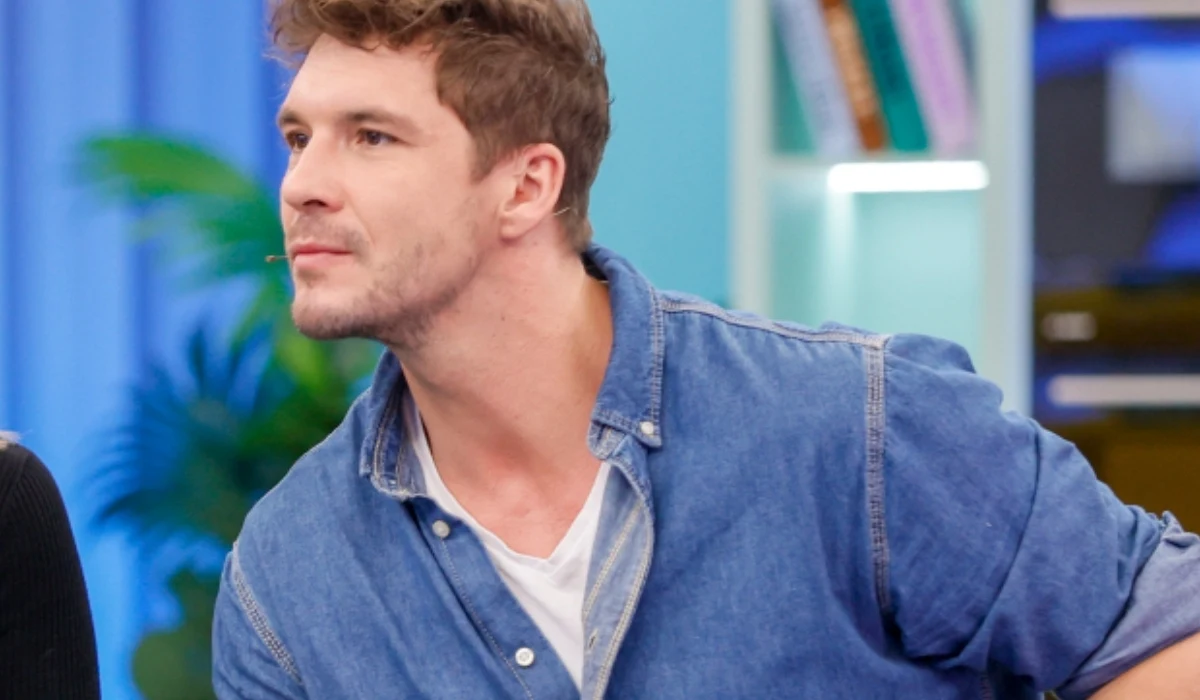 Mikołaj Roznerski z "halo tu polsat" Mikołaj Roznerski z "halo tu polsat"