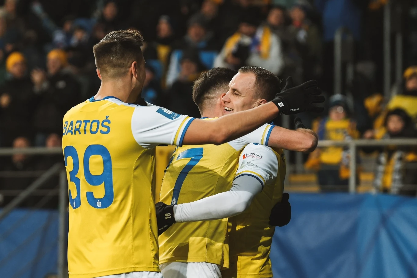 Piłkarze Motoru Lublin tuż po objęciu prowadzenia 