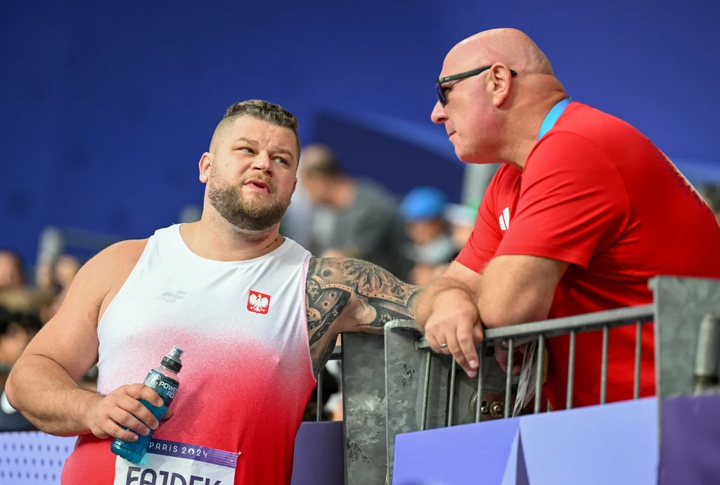 Szymon Ziółkowski (z prawej) nie jest już tylko trenerem Pawła Fajdka. Do ich zespołu dołączyła Klaudia Kardasz Szymon Ziółkowski (z prawej) nie jest już tylko trenerem Pawła Fajdka. Do ich zespołu dołączyła Klaudia Kardasz