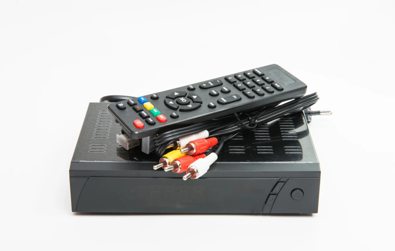 Jak podłączyć dwa telewizory do jednego dekodera? Jak podłączyć dwa telewizory do jednego dekodera?