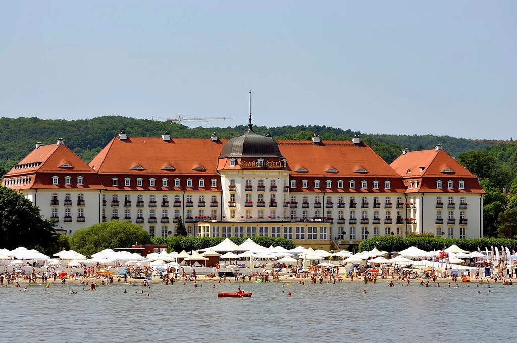 Grand Sofitel Grand Sopot jest obok mola i Opery Leśnej jednym z najbardziej rozpoznawalnych obiektów miasta