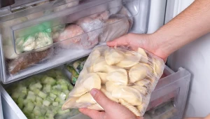 To jedyny słuszny sposób mrożenia pierogów. Nie będą się sklejać ani pękać