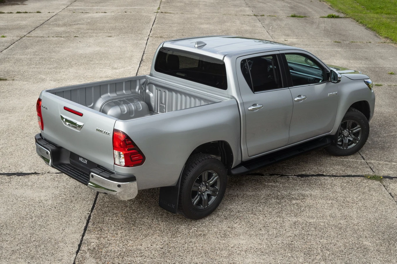 Ceny Toyoty Hilux z miękką hybrydą zaczynają się od 170 900 zł. Tyle w ramach promocji trzeba zapłacić za "środkową" odmianę Executive.