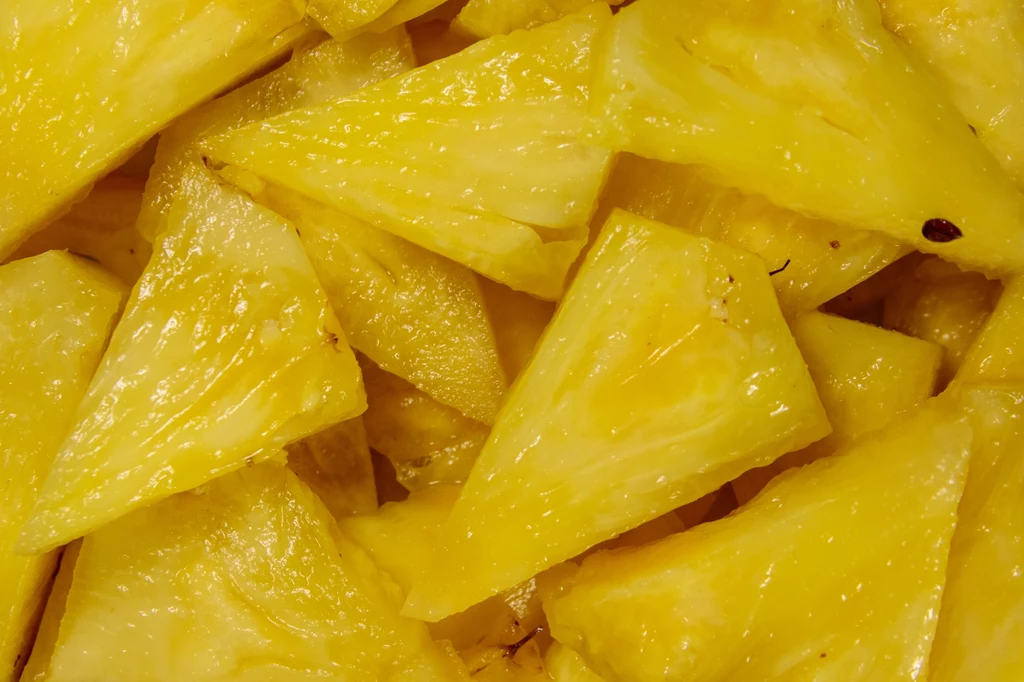 Ananas obfituje w cenne bromeliny, które pomogą przy dnie moczanowej