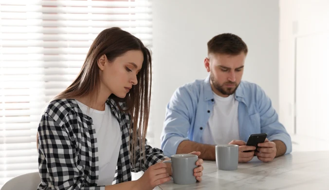 Partner często cię ignoruje i sprawia, że zaczynasz zastanawiać się nad sensem związku?