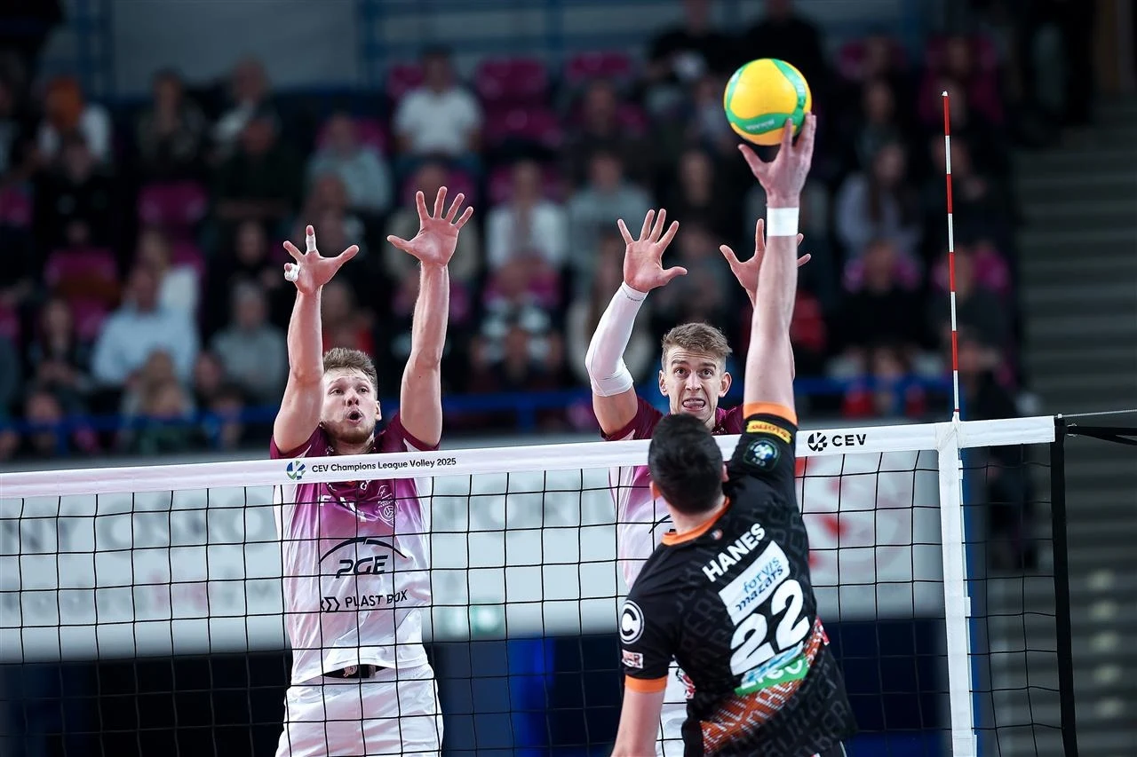 Warszawski blok - Jakub Kochanowski i Atrur Szalpuk - kontra Berlin Recycling Volleys