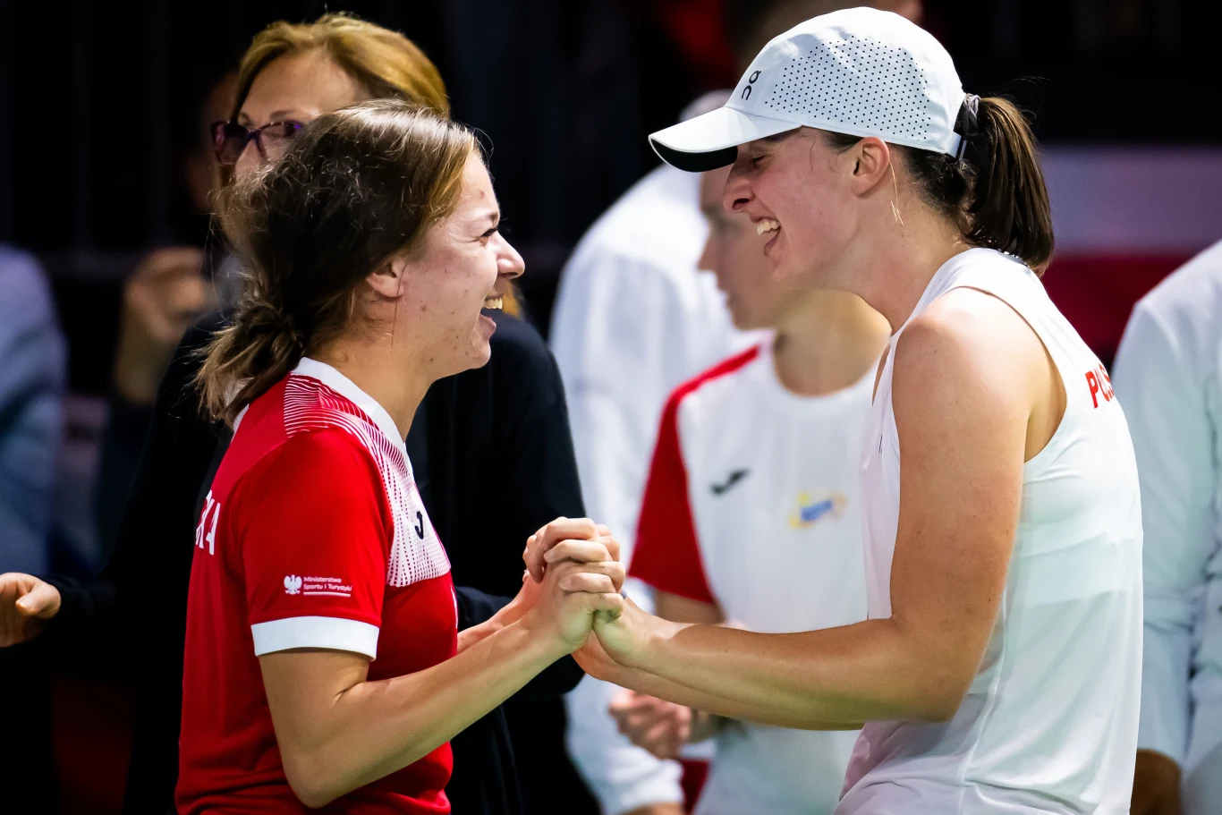 Maja Chwalińska i Iga Świątek podczas BJK Cup Finals 2024 Maja Chwalińska i Iga Świątek podczas BJK Cup Finals 2024