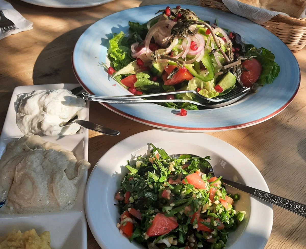 Sałatki i dipy w Tochni Tavern Sałatki i dipy w Tochni Tavern